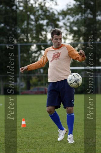 Beverwijk 5 oktober 2006
Rafael v d Vaart aan het revalideren na zijn heup blessure met Ton Pronk.