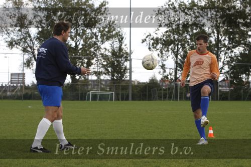 Beverwijk 5 oktober 2006
Rafael v d Vaart aan het revalideren na zijn heup blessure met Ton Pronk.