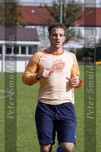 Beverwijk 5 oktober 2006
Rafael v d Vaart aan het revalideren na zijn heup blessure met Ton Pronk.
