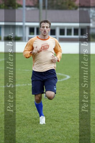 Beverwijk 5 oktober 2006
Rafael v d Vaart aan het revalideren na zijn heup blessure met Ton Pronk.