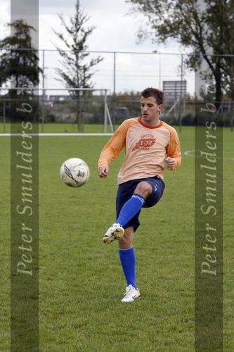 Beverwijk 5 oktober 2006
Rafael v d Vaart aan het revalideren na zijn heup blessure met Ton Pronk.