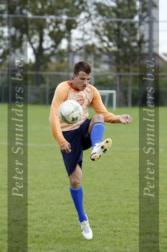 Beverwijk 5 oktober 2006
Rafael v d Vaart aan het revalideren na zijn heup blessure met Ton Pronk.