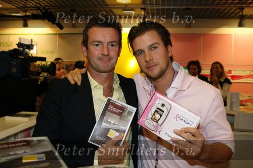 Amsterdam 5 oktober 2006
Kluun en Winston Gerschtanowitz bij presentatie Pink Ribbon Samsung en KPN.