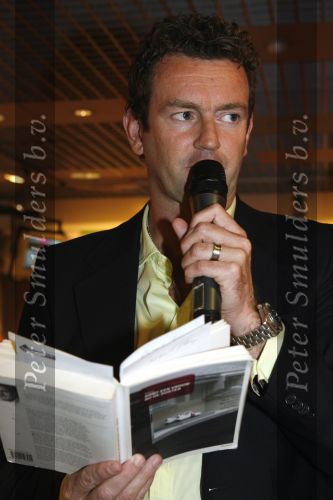 Amsterdam 5 oktober 2006
Kluun bij presentatie Pink Ribbon Samsung en KPN.