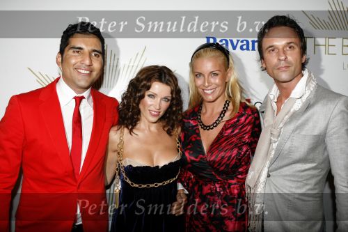 Amsterdam 30 september 2006
Openingsfeest A1 grand Prinx in Onassis.
Danni Minoque met Angela Kluivert Rodrigo Otazu en Eric Kuster