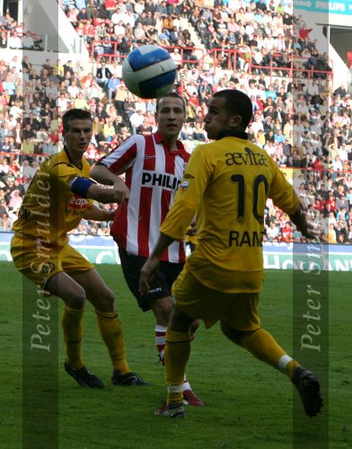 Eindhoven, 20 Oktober 2006 
Kompetitiewedstrijd PSV-Roda JC Seizoen 2006/2007
Eindstand 4-1
Roy Beerens tussen Adil Ramzi
