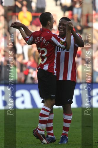 Eindhoven, 15 Oktober 2006 PSV-Roda JC, eindstand 4-1
Kompetitie Seizoen 2006/2007
Roy Beerens heeft zijn eerste officiele doelpunt voor PSV 1 gescoor en wordt gefeliciteerd door Jefferson Farfan
