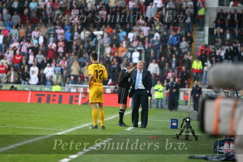 Eindhoven, 20 Oktober 2006 
Kompetitiewedstrijd PSV-Roda JC Seizoen 2006/2007
Eindstand 4-1
Scheidsrechter Ruud Bossen in discussie met Ronald Koeman