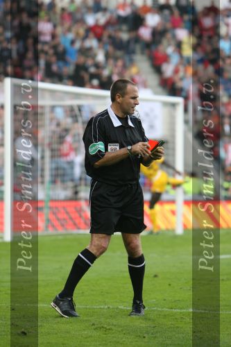 Eindhoven, 20 Oktober 2006 
Kompetitiewedstrijd PSV-Roda JC Seizoen 2006/2007
Eindstand 4-1
Scheidsrechter Ruud Bossen trekt een rode kaart voor de aanvoerder van Roda JC, Jan Paul Saeijs