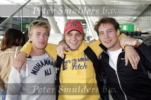Schiphol 5 oktober 2006
Cast Onderweg naar morgen ONM vertrekken naar Turkije vanweg 25ooe aflevering.
Erik Bouwman Sander Foppele en ...