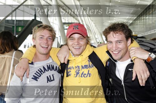 Schiphol 5 oktober 2006
Cast Onderweg naar morgen ONM vertrekken naar Turkije vanweg 25ooe aflevering.
Erik Bouwman Sander Foppele en ...