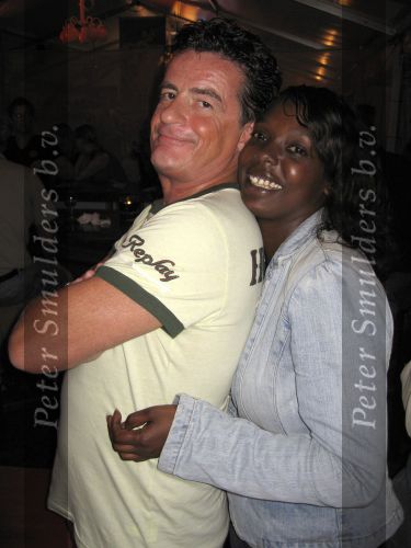 Haarlem 5 augustus 2006
Johnny Kraaykamp jr met zijn vriendin Sophia Ojienda op Harlem Culinair.