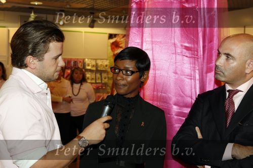Amsterdam 5 oktober 2006
Winston Gerschtanowitz Sylvana Simons Paul Wilkens    bij presentatie Pink Ribbon Samsung en KPN.