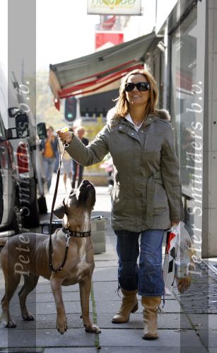 Amsterdam 11 oktober 2006
Tatjana met haar 2 honden aan het winkelen.