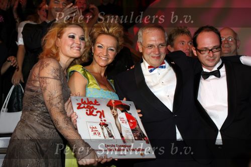 Hoorn 11 oktober 2006
Premiere wat zien ik in schouwburg Hoorn.
Mariska v Kolck Ellen Pieters Dick Bakker en Tom Bakker