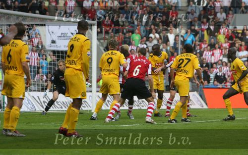 Eindhoven, 15 Oktober 2006 PSV-Roda JC, eindstand 4-1
Kompetitie Seizoen 2006/2007
De onzichtbare ALEX heeft via een prachtige hakbal PSV op 2-1 gebracht.
doelma Vladan Kujovic is kansloos