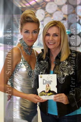 Eindhoven, 16 September 2006
Dancing On Ice, Wendy v Dijk overhandigt de eerste CD/DVD \