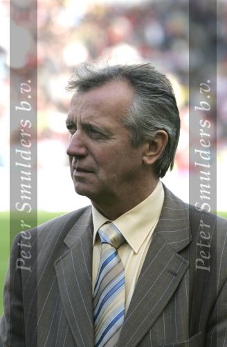 Eindhoven, 20 Oktober 2006 
Kompetitiewedstrijd PSV-Roda JC Seizoen 2006/2007
Eindstand 4-1
Willy v d Kuylen overhandigt het boek over Coen dillen aan de weduwe.