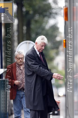 Amsterdam 26 september 2006
Wim Kok zit op de tram te wachten