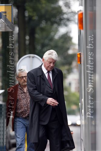Amsterdam 26 september 2006
Wim Kok zit op de tram te wachten