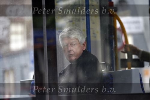 Amsterdam 26 september 2006
Wim Kok zit op de tram te wachten