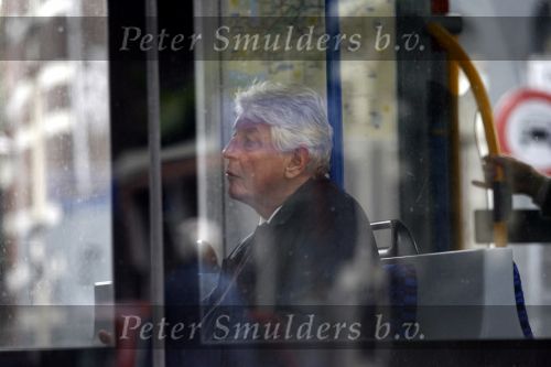 Amsterdam 26 september 2006
Wim Kok zit op de tram te wachten