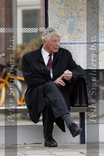 Amsterdam 26 september 2006
Wim Kok zit op de tram te wachten