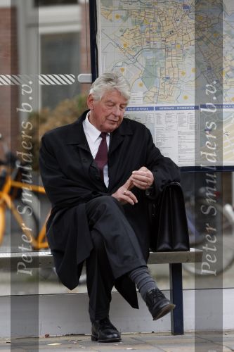 Amsterdam 26 september 2006
Wim Kok zit op de tram te wachten