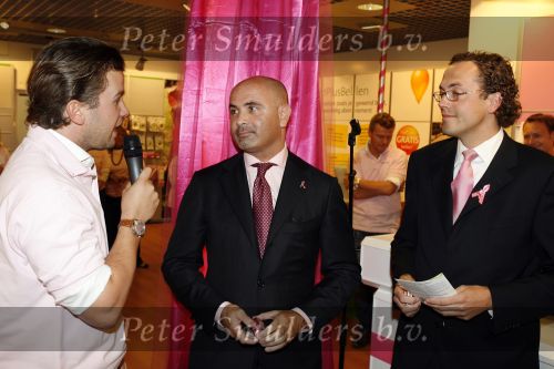 Amsterdam 5 oktober 2006
Winston Gerschtanowitz  Paul Wilkens en Marcel Timmerhuis bij presentatie Pink Ribbon Samsung en KPN.