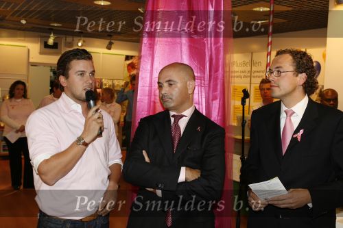 Amsterdam 5 oktober 2006
Winston Gerschtanowitz  Paul Wilkens en Marcel Timmerhuis bij presentatie Pink Ribbon Samsung en KPN.