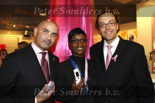 Amsterdam 5 oktober 2006
 Sylvana Simons Paul Wilkens en Marcel Timmerhuis bij presentatie Pink Ribbon Samsung en KPN.