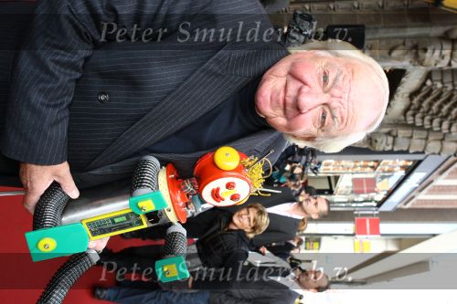 Amsterdam, 4 Oktober 2009
Premiere in Tuschinski, Nederlandse speelfilm:
Sinterklaas en de verdwenen pakjesboot
Aad v Toor met zijn Robin
Foto Peter Smulders