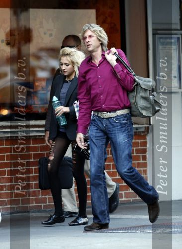 San Francisco 1 oktober 2009
Adam Curry en zijn dochter Christina verlaten het bedrijf van Adam en wandelen naar huis.
Peter Smulders bv