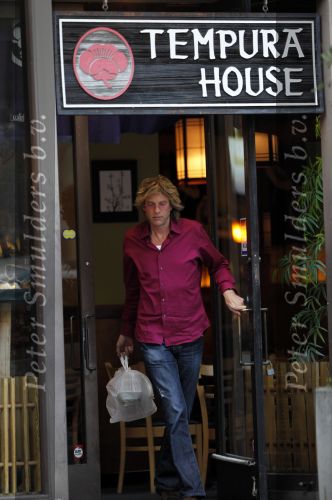 San Francisco 1 oktober 2009
Adam Curry en zijn dochter Christina verlaten het bedrijf van Adam en wandelen naar huis. Adam haalt eten 
Peter Smulders bv