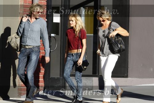 San Francisco 2 oktober 2009
Micky Hoogendijk en Christina Curry halen Adam Curry op bij zijn zaak. Daarna wandelen ze naar huis.
Peter Smulders bv