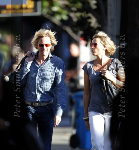 San Francisco 2 oktober 2009
Micky Hoogendijk en Christina Curry halen Adam Curry op bij zijn zaak. Daarna wandelen ze naar huis.
Peter Smulders bv