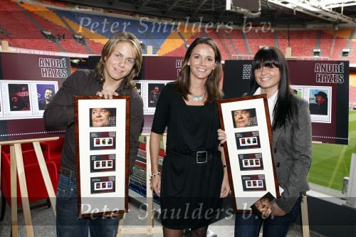 Amsterdam 23 september 2009
presentatie postzegels Andre Hazes in de amsterdam Arena. Andre Jr en Roxeanne krijgen de eerste zegels en ook Rachel is natuurlijk van de partij.
Peter Smulders bv