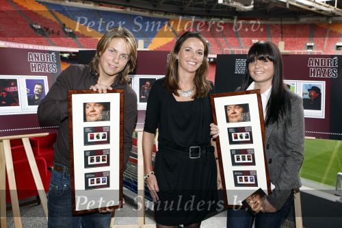 Amsterdam 23 september 2009
presentatie postzegels Andre Hazes in de amsterdam Arena. Andre Jr en Roxeanne krijgen de eerste zegels en ook Rachel is natuurlijk van de partij.
Peter Smulders bv