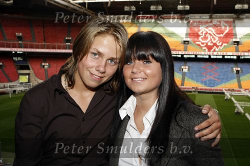 Amsterdam 23 september 2009
presentatie postzegels Andre Hazes in de amsterdam Arena. Andre Jr en Roxeanne krijgen de eerste zegels en ook Rachel is natuurlijk van de partij.
Peter Smulders bv
