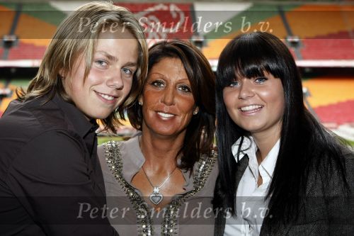 Amsterdam 23 september 2009
presentatie postzegels Andre Hazes in de amsterdam Arena. Andre Jr en Roxeanne krijgen de eerste zegels en ook Rachel is natuurlijk van de partij.
Peter Smulders bv