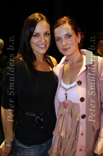 Den Haag 11 oktober 2009
Premiere in theater Diligentia. Marieke v Ginneken met een dochter en Aukje v Ginneken met een kennis
Peter Smulders bv