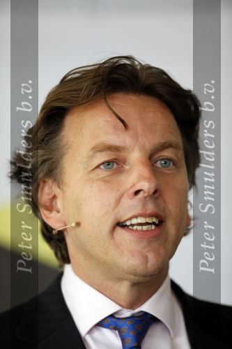 Den Haag 26 september 2009
Ontwikkelingssamenwerking.nu in de fokker hallen in Den Haag o.l.v Bert Koenders. oa aanwezig Marco Borsato Jan Smit Daphne Bunskoek 
Peter Smulders bv