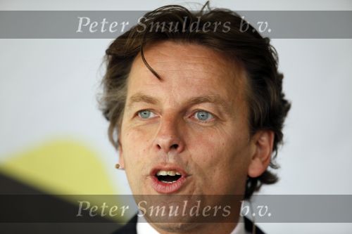 Den Haag 26 september 2009
Ontwikkelingssamenwerking.nu in de fokker hallen in Den Haag o.l.v Bert Koenders. oa aanwezig Marco Borsato Jan Smit Daphne Bunskoek 
Peter Smulders bv