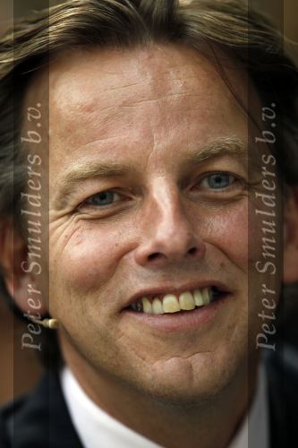 Den Haag 26 september 2009
Ontwikkelingssamenwerking.nu in de fokker hallen in Den Haag o.l.v Bert Koenders. oa aanwezig Marco Borsato Jan Smit Daphne Bunskoek 
Peter Smulders bv