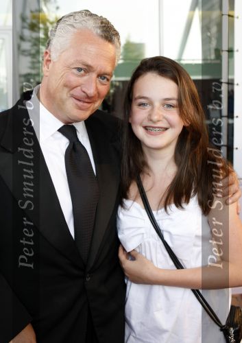 Rotterdam 27 september 2009
Premiere Haispray in het nieuwe Luxor. Bram Moszkowicz met dochter en vriendinnen
Peter Smulders bv