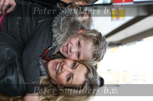 Amsterdam, 4 Oktober 2009
Premiere in Tuschinski, Nederlandse speelfilm:
Sinterklaas en de verdwenen pakjesboot
Brigitte Nijman met dochter
Foto Peter Smulders