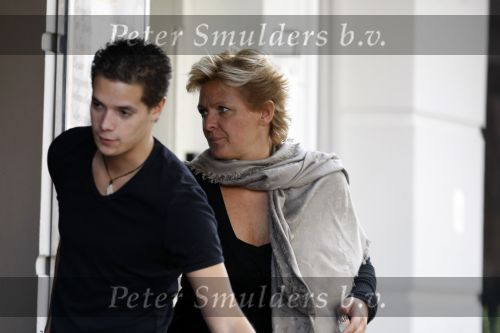 Amsterdam 13 oktober 2009
Caroline Tensen op terras met haar zoon Bob en dochter Lotte en haar vriendje.
Peter Smulders bv