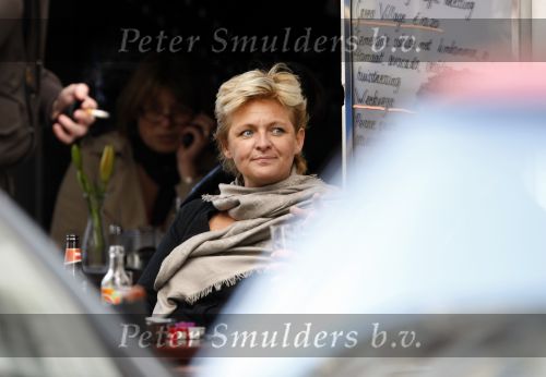 Amsterdam 13 oktober 2009
Caroline Tensen op terras met haar zoon Bob en dochter Lotte en haar vriendje.
Peter Smulders bv
