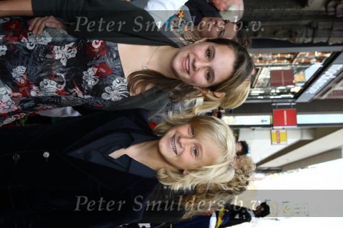 Amsterdam, 4 Oktober 2009
Premiere in Tuschinski, Nederlandse speelfilm:
Sinterklaas en de verdwenen pakjesboot
Christian Nieuwenhuizen en Lisa Lumeij
Foto Peter Smulders