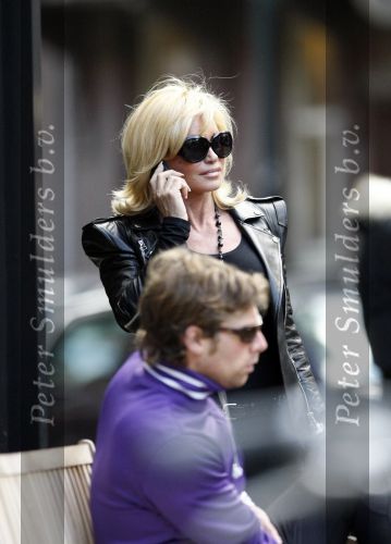 Amsterdam 13 oktober 2009
Connie Breukhoven bellend op straat.
Peter Smulders bv
